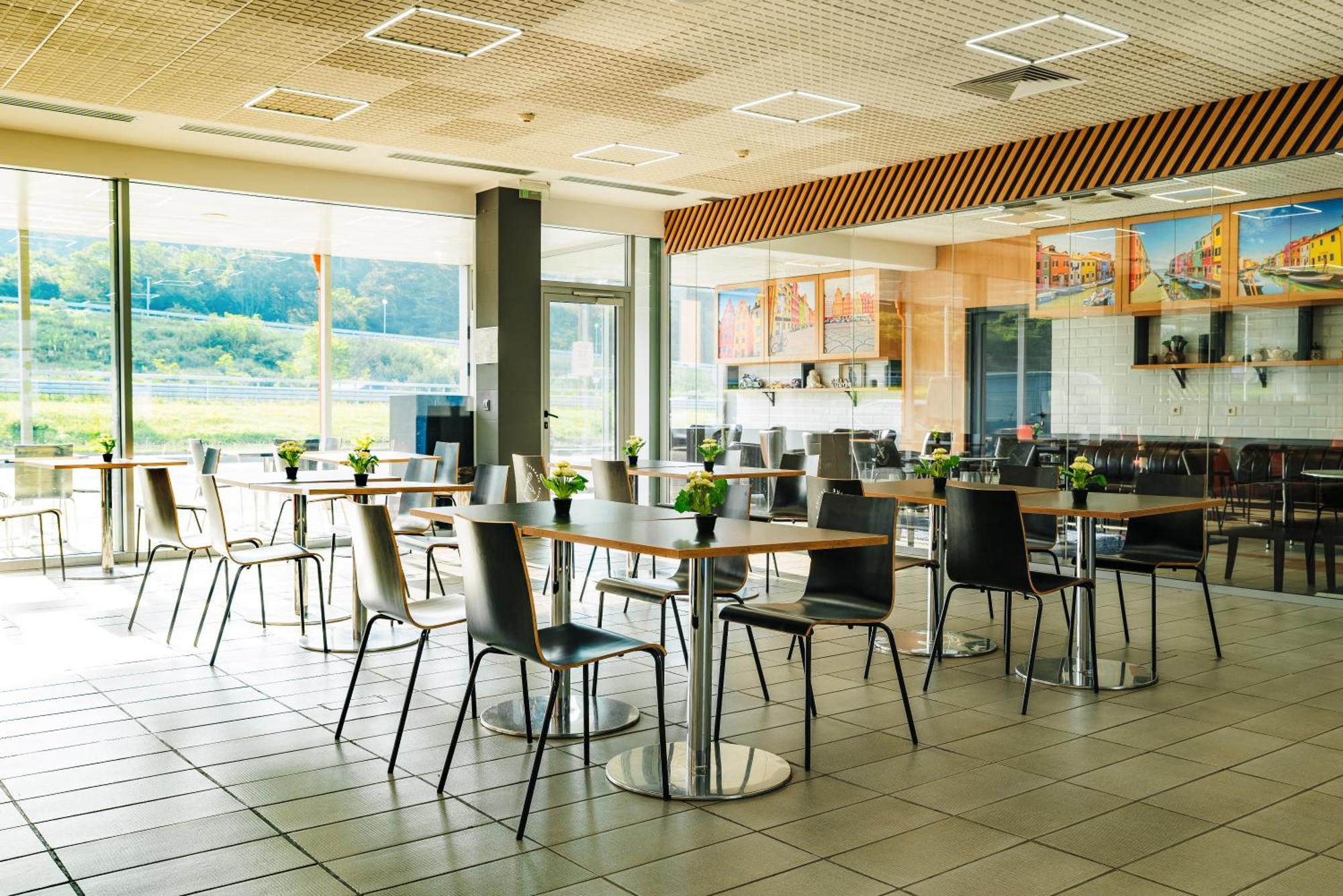 Hotel Ihtiman Zewnętrze zdjęcie